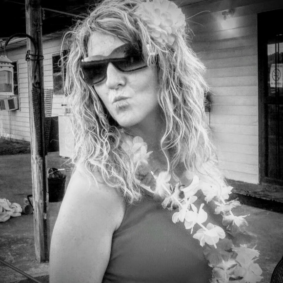 Meet your Posher, Rhonda - Picture 1 of 1